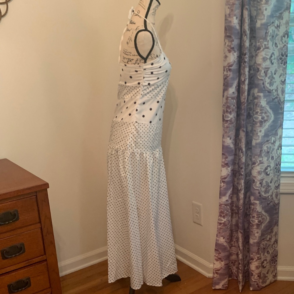 Elegant Polka Dot Maxi Dress (White & Black) - Picture 5 of 16